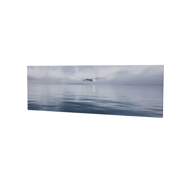 Mountains in the Mist, Isbukta