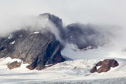 Mountain and Glacier in the Mist, Isbukta