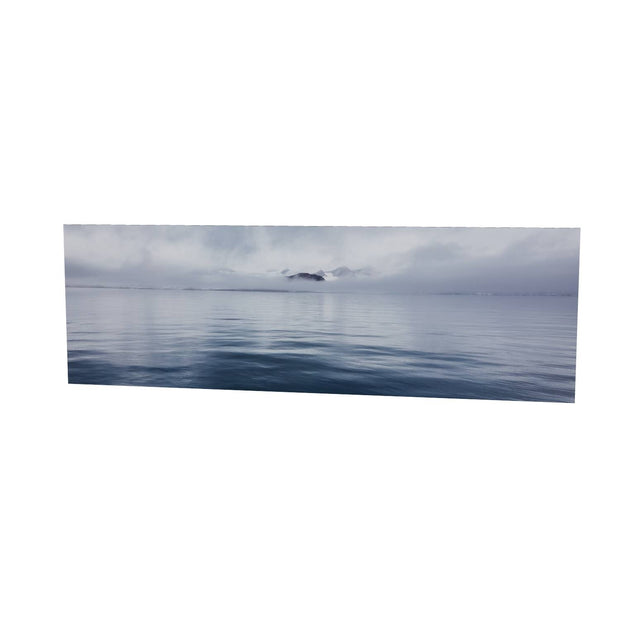 Mountains in the Mist, Isbukta