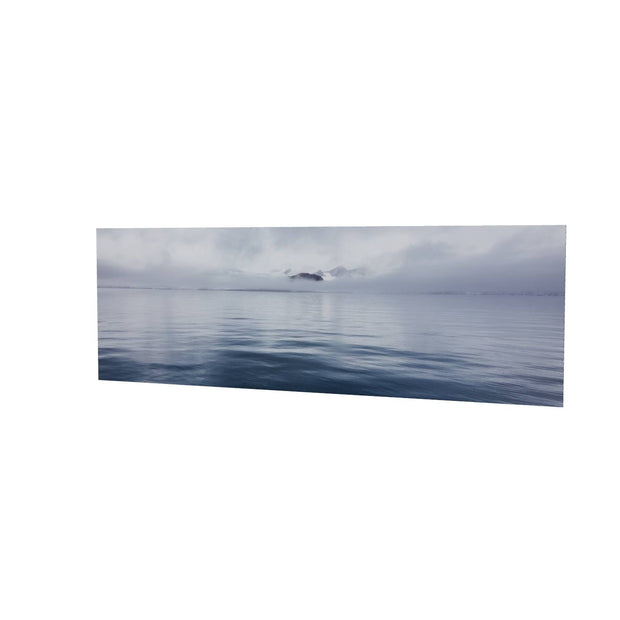 Mountains in the Mist, Isbukta