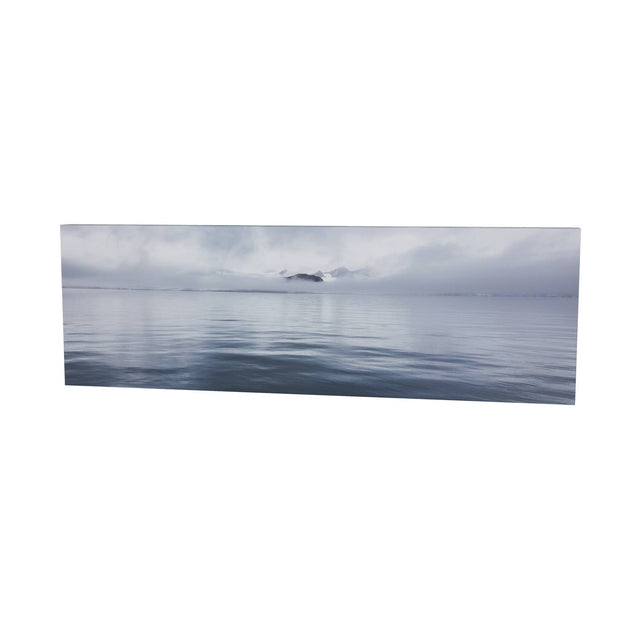 Mountains in the Mist, Isbukta