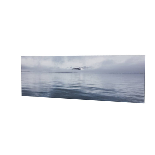 Mountains in the Mist, Isbukta